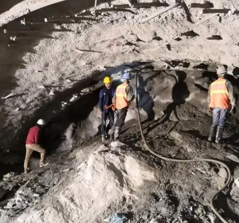 利州拱顶带模注浆料的施工流程及注意事项